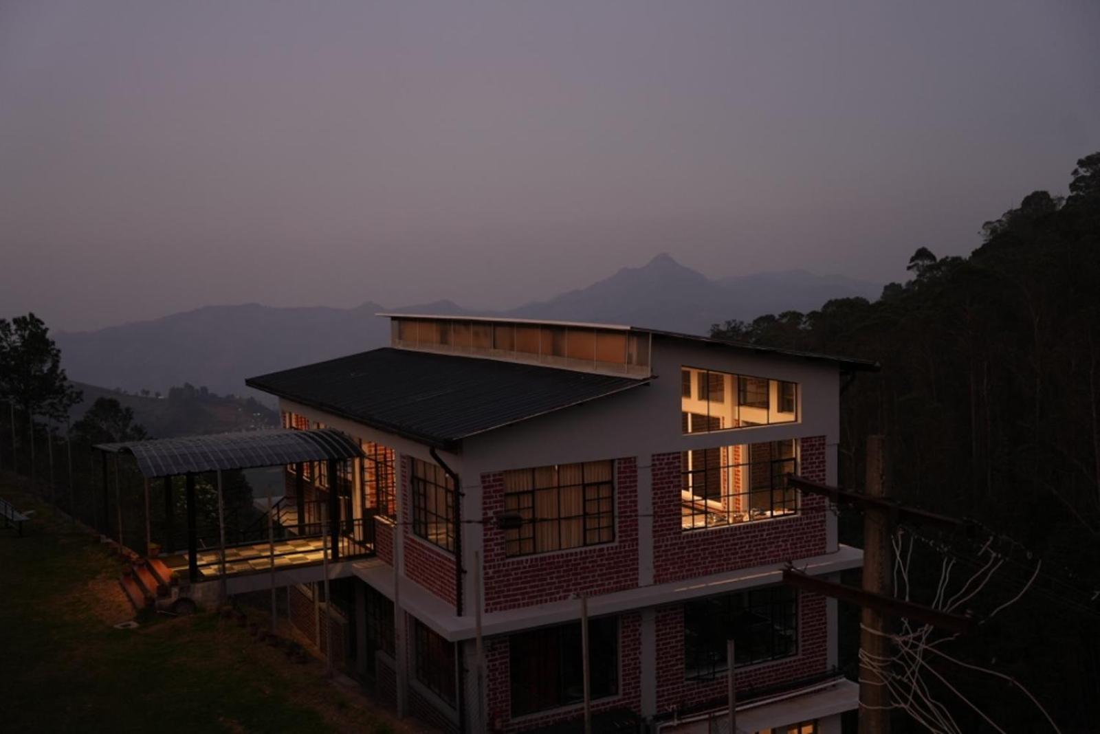 Aura Crimson Vistas Hotel Kodaikanal Exterior photo