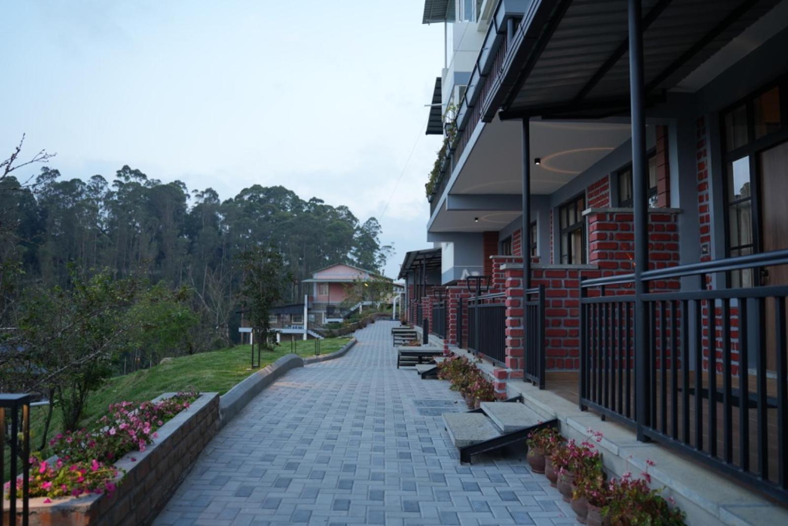 Aura Crimson Vistas Hotel Kodaikanal Exterior photo